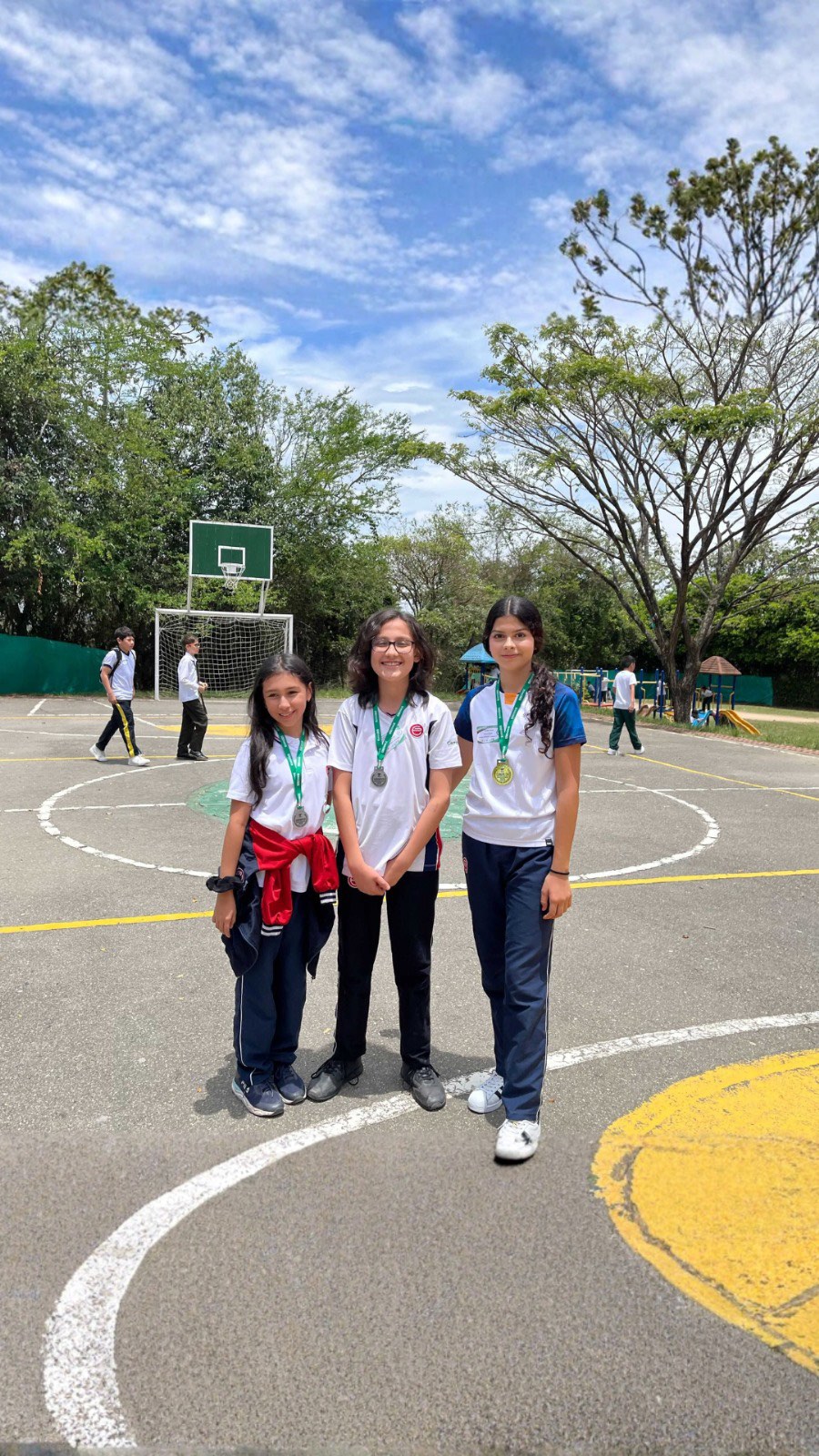 ¡El talento GIMCAM brilló en las Olimpiadas Matemáticas del Gimnasio Los Robles! 🌟

Con gran orgullo felicitamos a nuestros estudiantes que representaron al colegio y se llevaron a casa tres medallas en las pruebas individuales.

🥇 Nataly Echeverry (Cat. 8-9): ¡Primer puesto!
🥈 Ana Lucía Rincon (Cat. 4-5): Segundo puesto.
🥈 Gabriel Francel (Cat. 6-7): Segundo puesto.

Determinación, esfuerzo y dedicación que nos llenan de alegría. ¡Felicitaciones a todo el equipo por este gran resultado!

#GimnasioCampestre #OlimpiadasMatemáticas #ÉxitoAcadémico #TalentoGimcam #OrgulloGimcam